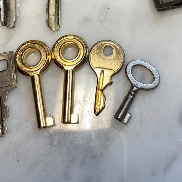 Lot 10 Small Luggage or Bag Replacement Keys + 1 Old Lock 2 Presto + Unbranded - Picture 6 of 6